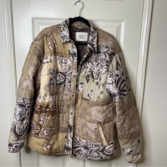 BDG Pattern Quilted Oversized Shirt Jacket Puffer In Beige and Brown Size Large - Picture 13 of 16